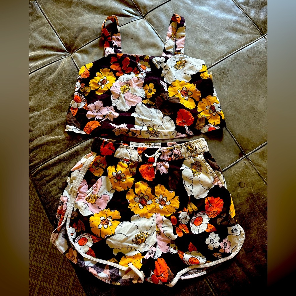 Two piece adorable Quicksilver set NWT size XS